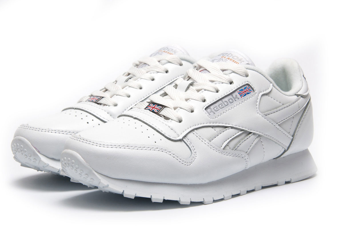 Белые кожаные кроссовки. Reebok Classic Leather White. Reebok Classic Leather белые. Кроссовки рибок мужские кожаные белые Классик. Кроссовки Reebok Classic Leather белые.